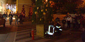 Corto circuito, brucia l'albero di natale
