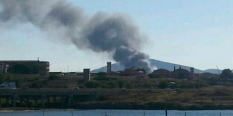 Incendio nella zona industriale. A fuoco discarica pneumatici