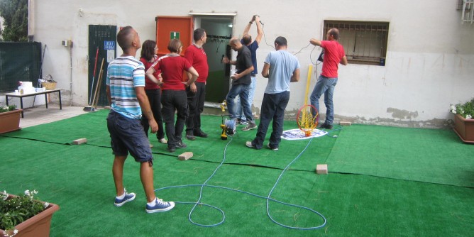 Bricocenter realizza il cortile della scuola