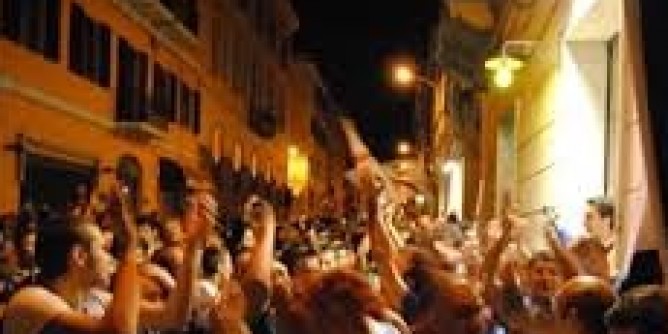 Shopping musicale in via Cavour a Sassari