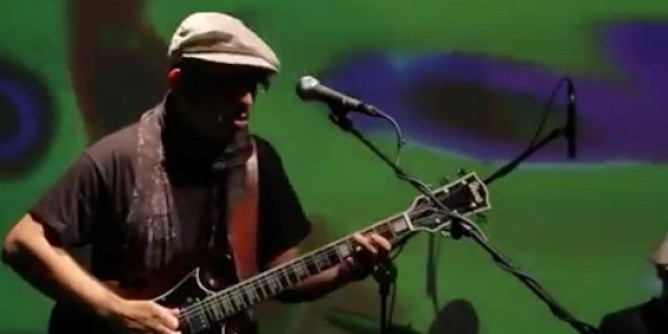 Francesco Piu sul palco del Poco Loco Alghero