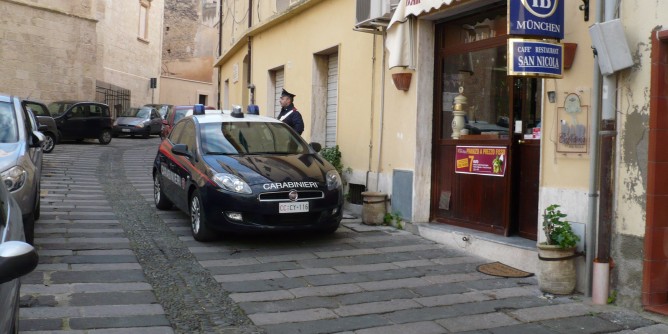Rapina shop cinese mentre è ai domiciliari: arrestato