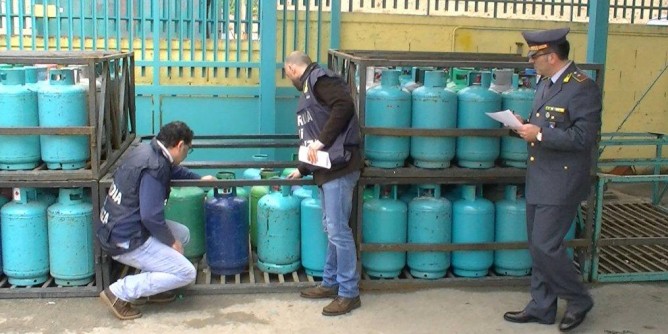 Finanza: sigilli a 14mila kg di gas. Due denunce nel Cagliaritano