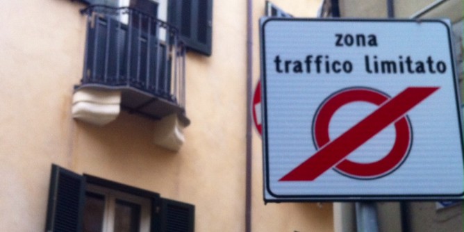 Via Politeama riaperta al traffico fino al 15 dicembre