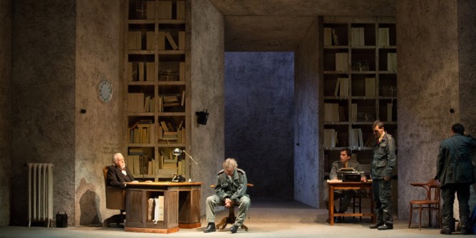 Teatro: Una pura formalità