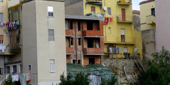 Sigilli allo stabile di Monte Rosello | Foto