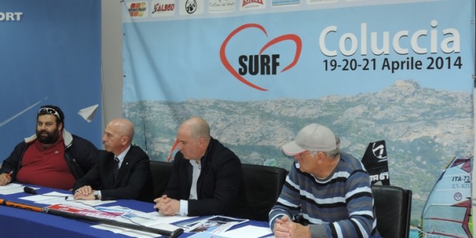 A Pasqua tra le onde con la tavola da windsurf