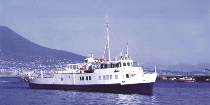 Si amputa braccio in nave: operato a Olbia