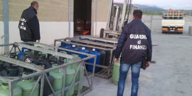 Depositi abusivi a Siniscola: maxi sequestro di bombole