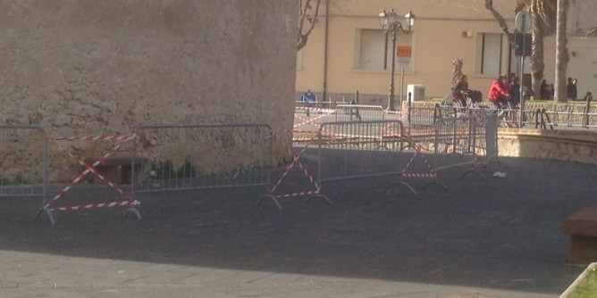 Transenne alla Torre di Sulis: cadono sassi