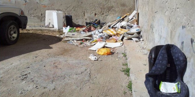 Porto Torres, degrado in via Roma