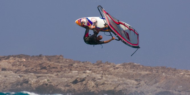 Pasqua e Pasquetta a Stintino: concerto e windsurf