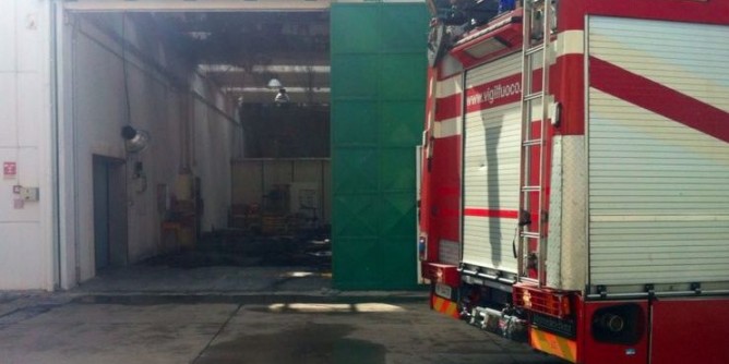 Incendio a Cagliari, evacuate 2 famiglie