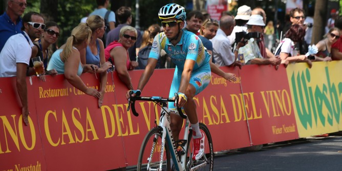 Ciclismo, impresa di Aru alla Vuelta in Spagna