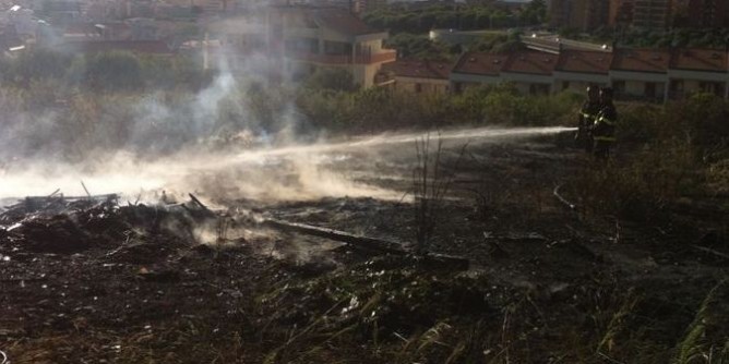 Incendio a Sa Illetta, soccorsi al lavoro
