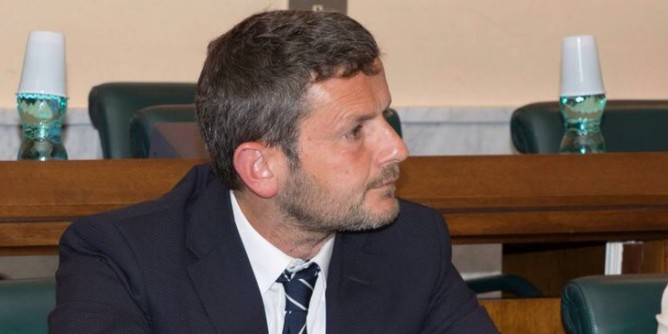 Piscina, c il bando. Piras: aperturta a rischio