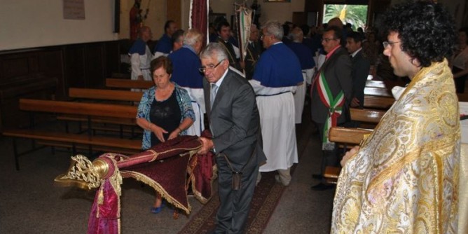 Corpus Domini, bandiera a Giuseppe Barabino