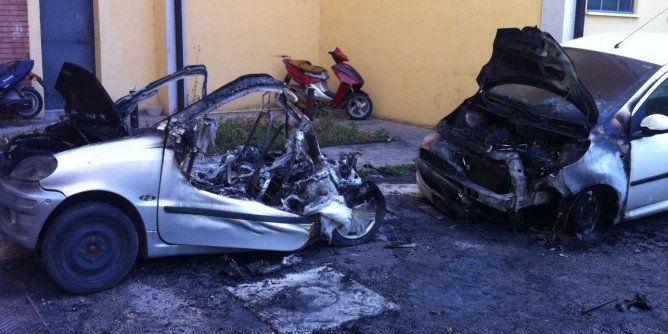 Auto in fiamme a Pirri e Monserrato 