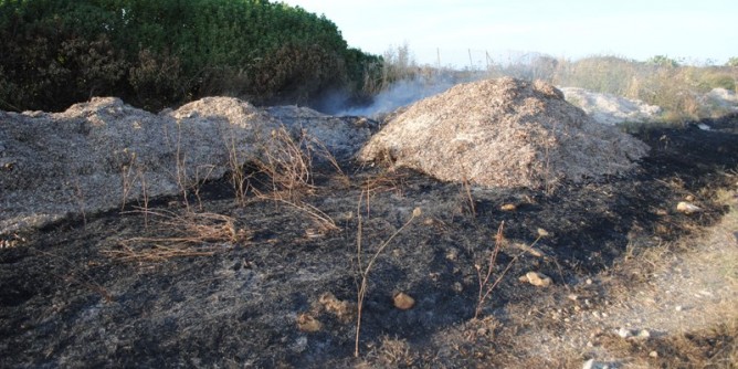 Fiamme a Cabras e nella zona industriale di Oristano