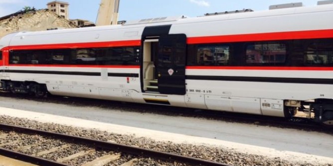 Assemini: teppisti lanciano pietre contro il treno