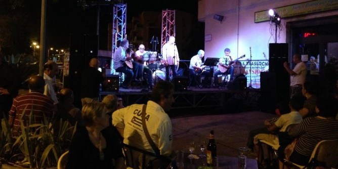 Porto Torres: successo della serata musicale per Gigi