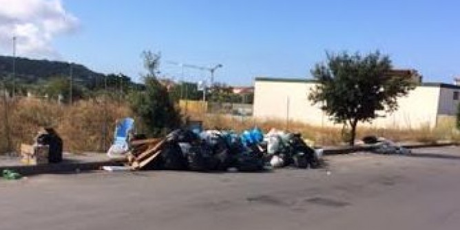 Via i cassonetti, c´è la discarica a Galboneddu