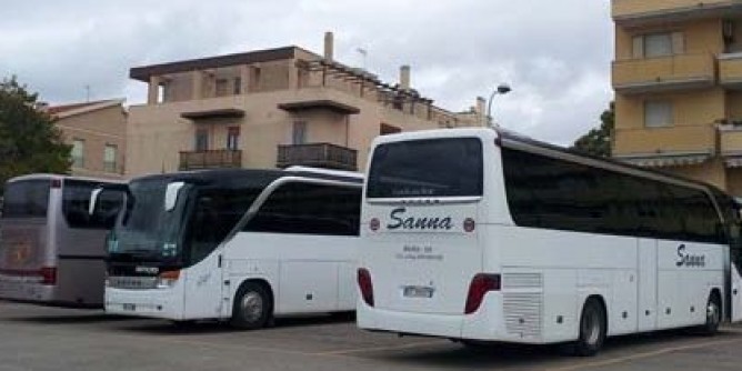 Piazzale della Pace a pagamento anche ai bus