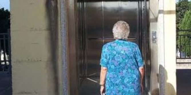 Il miracolo dellascensore al Cimitero | Foto