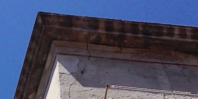 Cornicione pericolante a Santa Croce | Foto