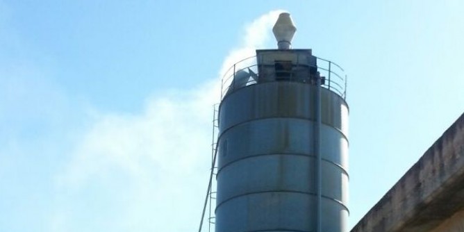 Fiamme nel silos di sughero a Tempio | Foto