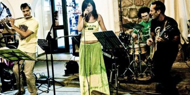A Banda Madrugada live in spiaggia al Lido