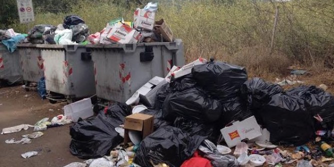 Stessa spiaggia, stesso disastro a Mugoni | Foto