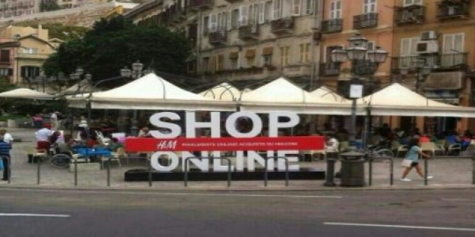 Insegna H&M a caratteri cubitali. Proteste <i>bipartizan</i> a Cagliari