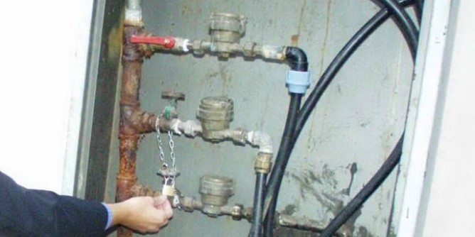 Porto Torres: «Stop slacci, l’ acqua un diritto»