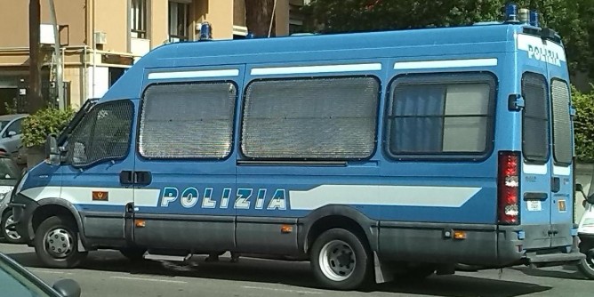 Spacciava droga dietro il bancone: manette a Quartu Sant'Elena