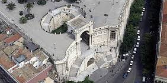 Lilt: notti rosa al Bastione Saint Remy