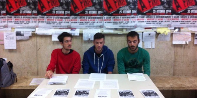 Gli studenti contro loccupazione militare dellIsola