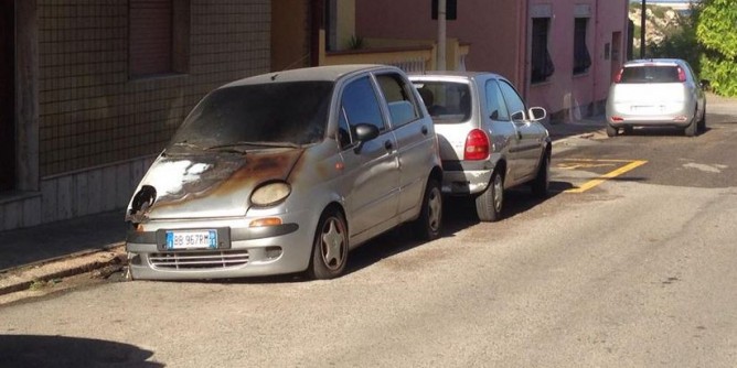 Incendiate nella notte due auto a Porto Torres