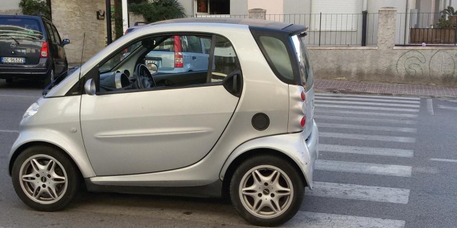 Caos parcheggi: «Inciviltà è stile di vita»