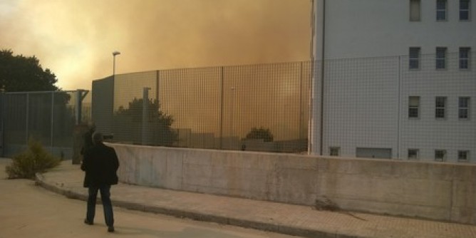 Grosso incendio al carcere di Tempio, interviene un canadair