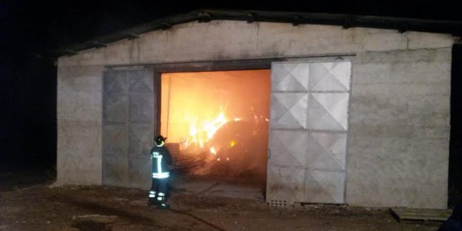 Incendio al deposito di Sughero a Calangianus