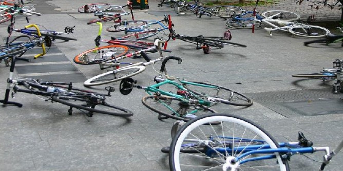 Allarme ciclisti vittime di incidenti, ieri flash-mob al centro di Cagliari