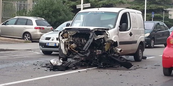 Maxi tamponamento a Pirri: coinvolte quattro auto