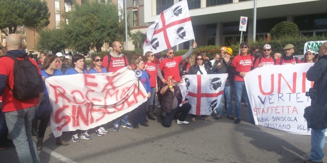 Magliette rosse a Bruxelles. Prima sit-in dall´Aga Khan