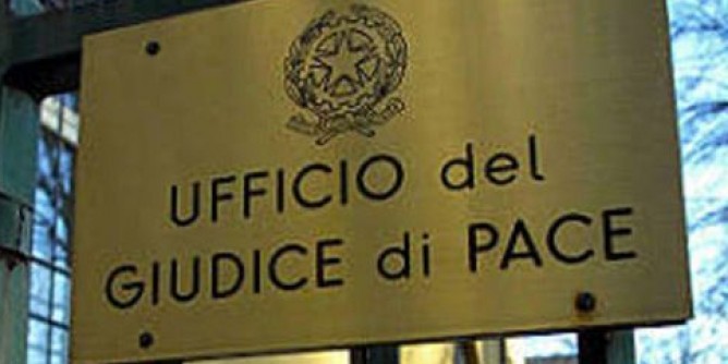 Giudice di pace, protesta avvocati: «l’ufficio deve restare aperto»