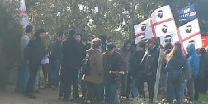 Corteo non autorizzato a Teulada. Nato, protesta ad alta tensione