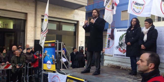 Cinque Stelle dal palco di Cagliari. «Stop alle cartelle di Equitalia»