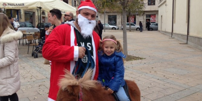 Porto Torres: tanti bimbi sul Pony di Babbo Natale