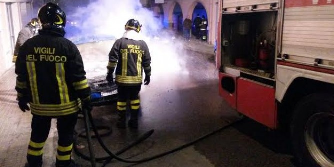 Nella notte, incendiato bar di Cagliari