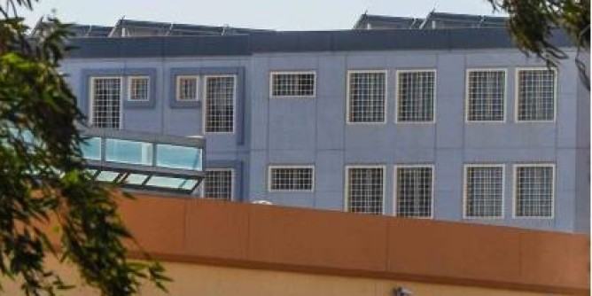Uta: cerca di portare droga in carcere, giovane denunciato
